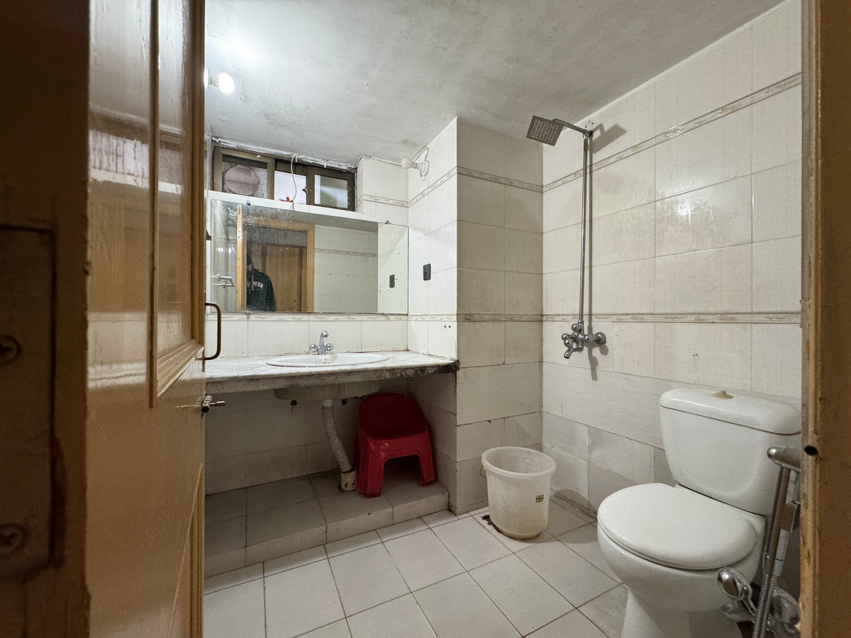 105 – Deluxe Couple Room, Royal Executive Residency