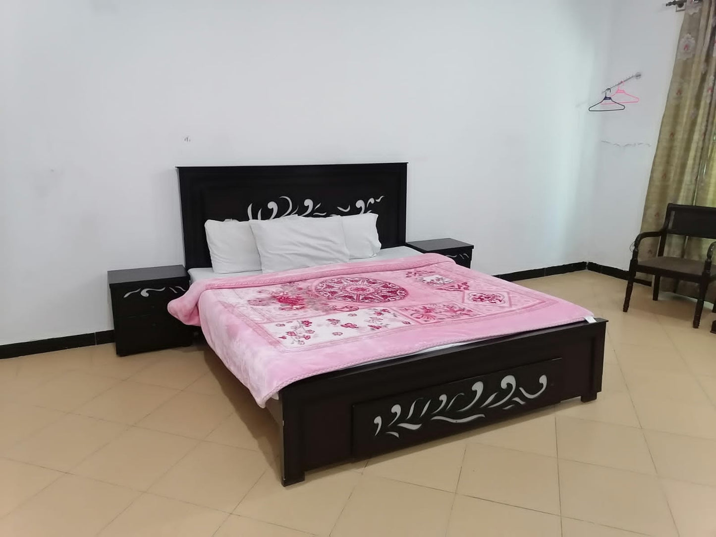 SkyBnB Lux Lounge F-6/1 Islamabad | Master Room | 1 Master Bed | 2 Guests