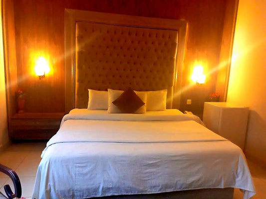 205 – 1 Master Bed | PKR 7,000 |Adams Lodge  F-7  Capacity: 2 Guests