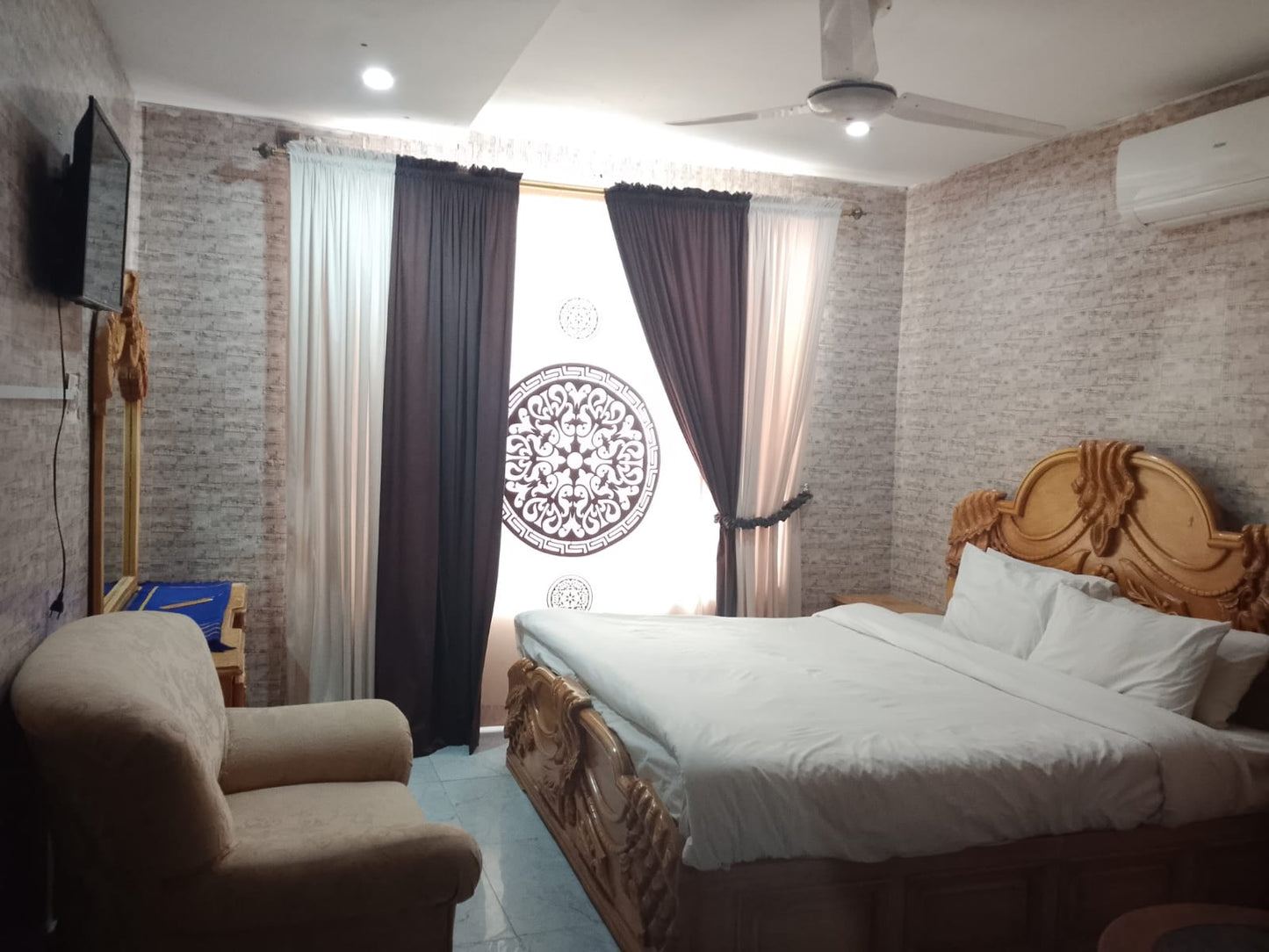 SkyBnB F-7/1 Islamabad | Master Room | 2 Guests