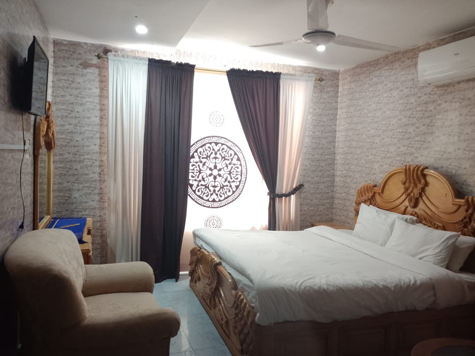 SkyBnB F-7/1 Islamabad | Master Room | 2 Guests