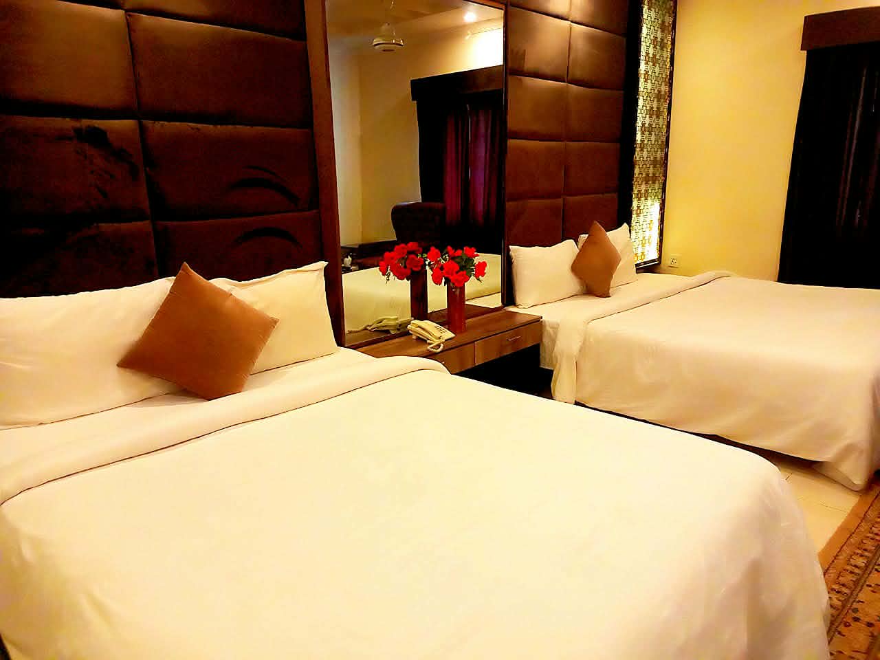 305 – 2 Master Beds | PKR 9,500 | Adams Lodge F-7  Capacity: 4 Guests