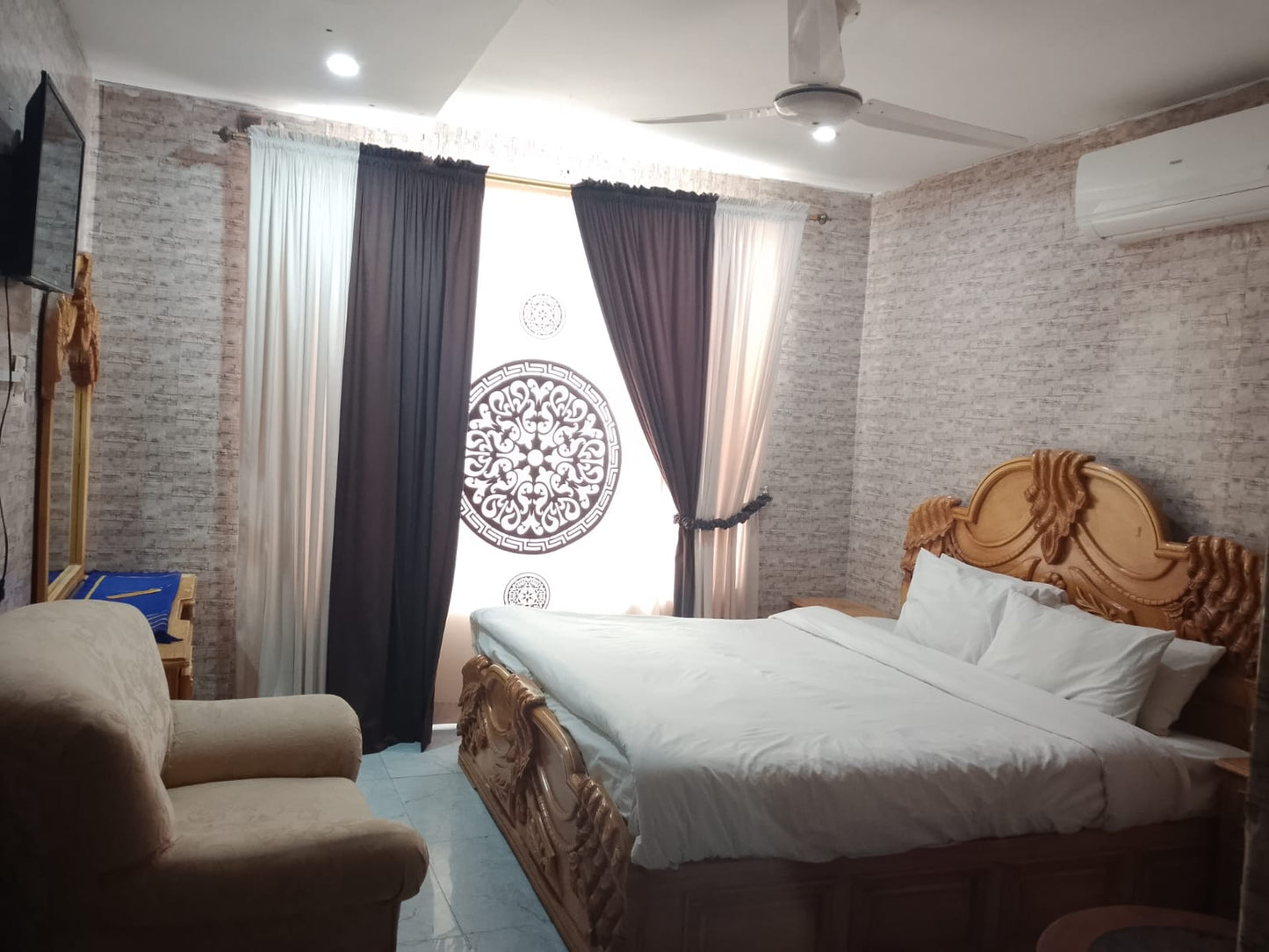 SkyBnB F-7/1 Islamabad | Master Room | 2 Guests