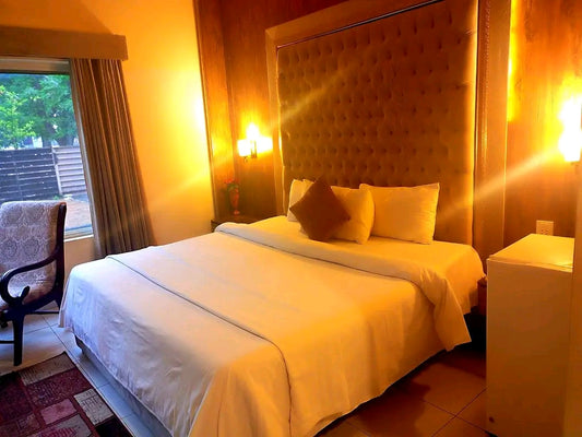 309 – 1 Master Bed | PKR 7,000 | Adams Lodge F-7  Capacity: 2 Guests