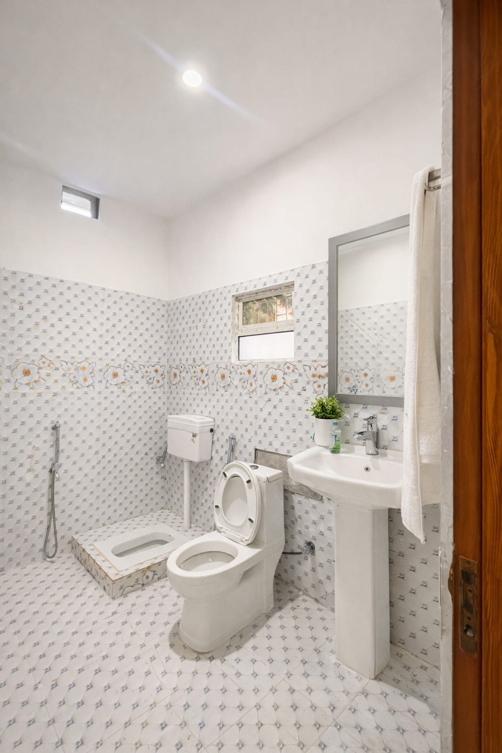 601- G-9/1 triple Room 2 Beds 3 Persons stay