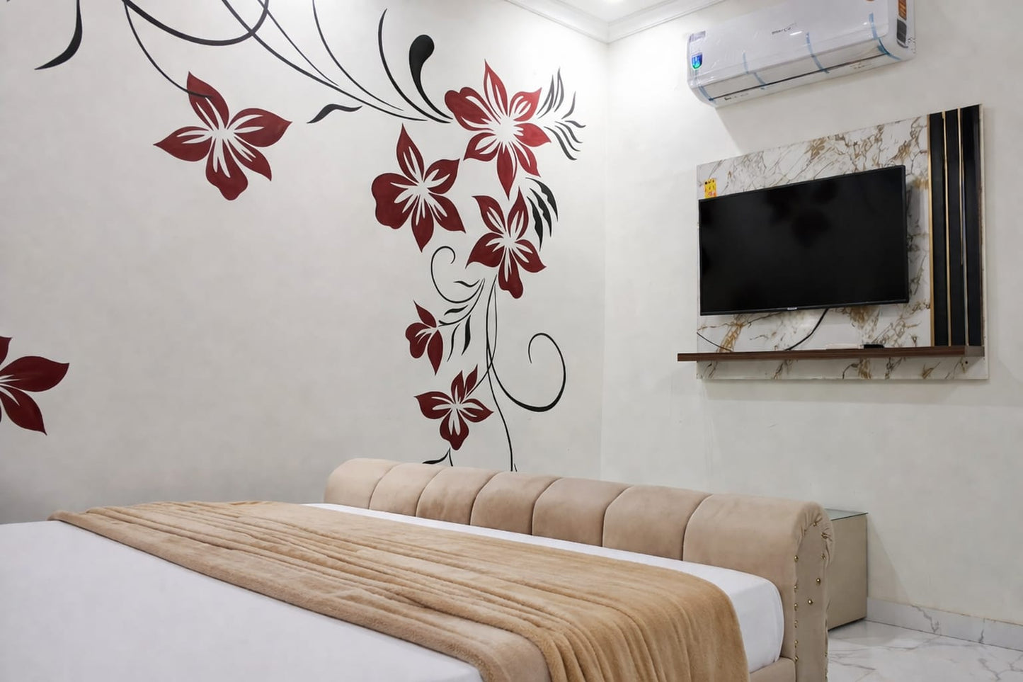 601- G-9/1 triple Room 2 Beds 3 Persons stay