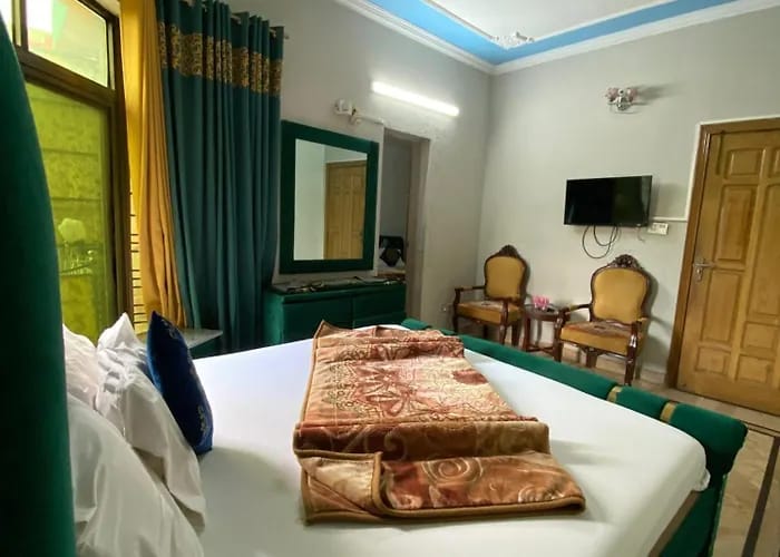 F4 – 1 Master Bed + 2 Single Beds | Galaxy Lodge  Price: PKR 11,000 / night Capacity: 4 Guests