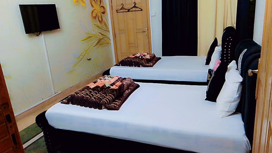 G4 – 2 Single Beds | Galaxy Lodge  Price: PKR 7,000 / night Capacity: 2 Guests