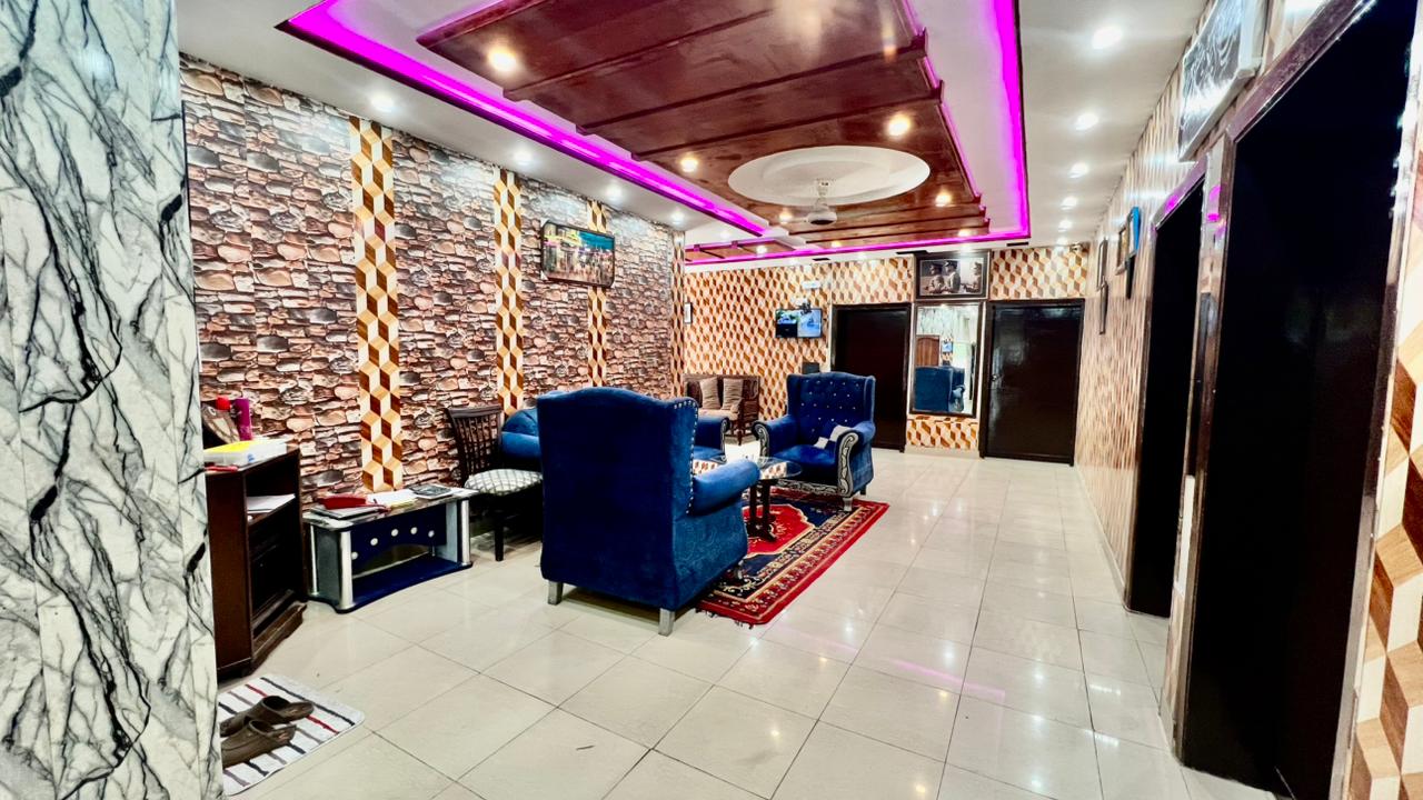 Master Bed | 2 Guests | F-7/1 Islamabad | Daily Stay from Rs. 6,990 | SkyBnB