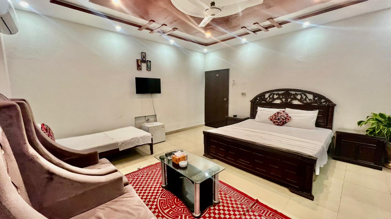 Master Bed | 2 Guests | F-7/1 Islamabad | Daily Stay from Rs. 6,990 | SkyBnB