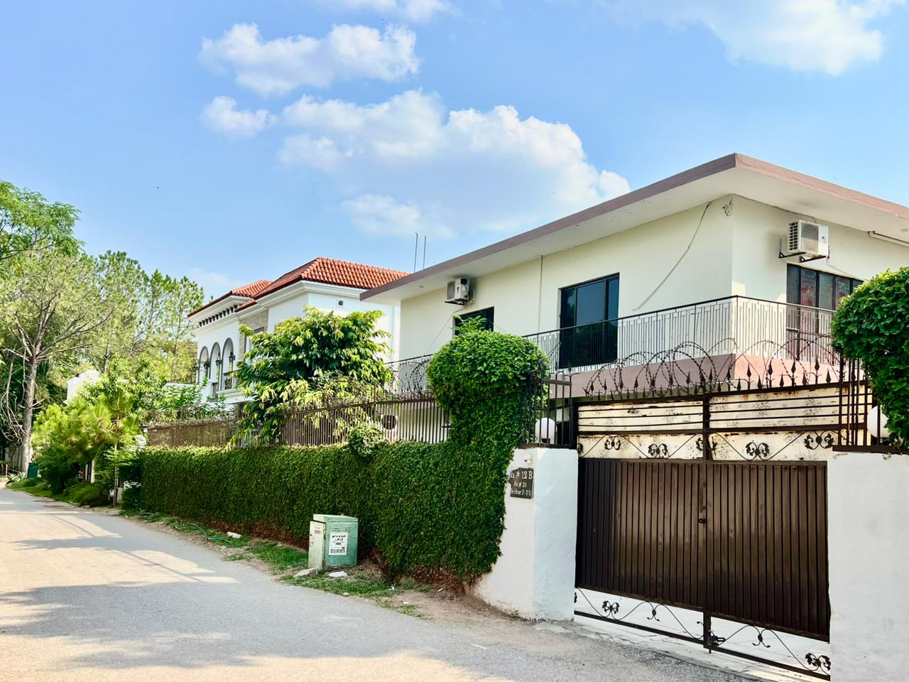 Family Room | 4 Guests | F-7/1 Islamabad | Daily Stay from Rs. 12,900 | SkyBnB