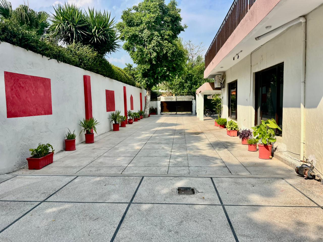 Master Bed | 2 Guests | F-7/1 Islamabad | Daily Stay from Rs. 6,990 | SkyBnB