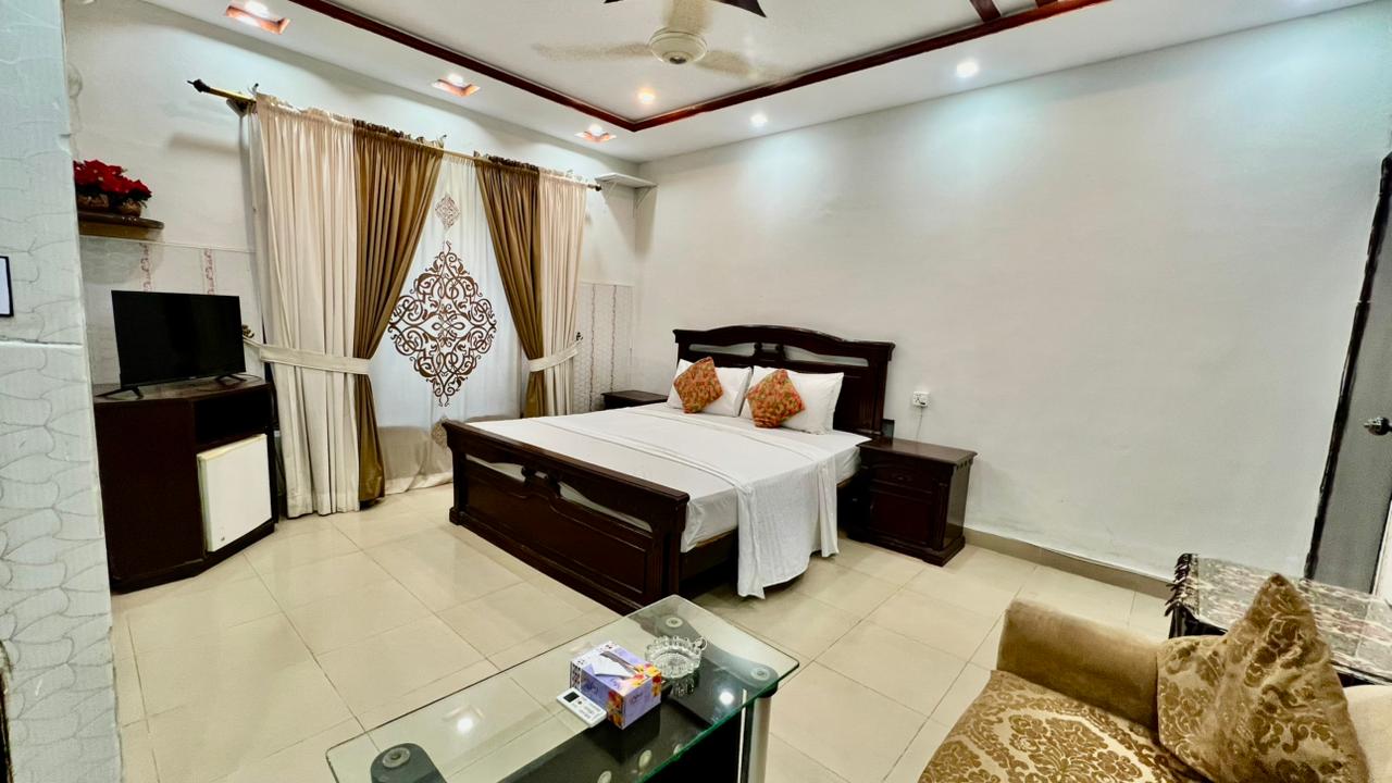 Master Bed | 2 Guests | F-7/1 Islamabad | Daily Stay from Rs. 6,990 | SkyBnB
