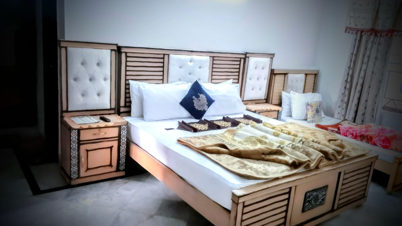 SkyBnB G-9/3 Islamabad | Master Plus Room | Single Beds | 3 Guests