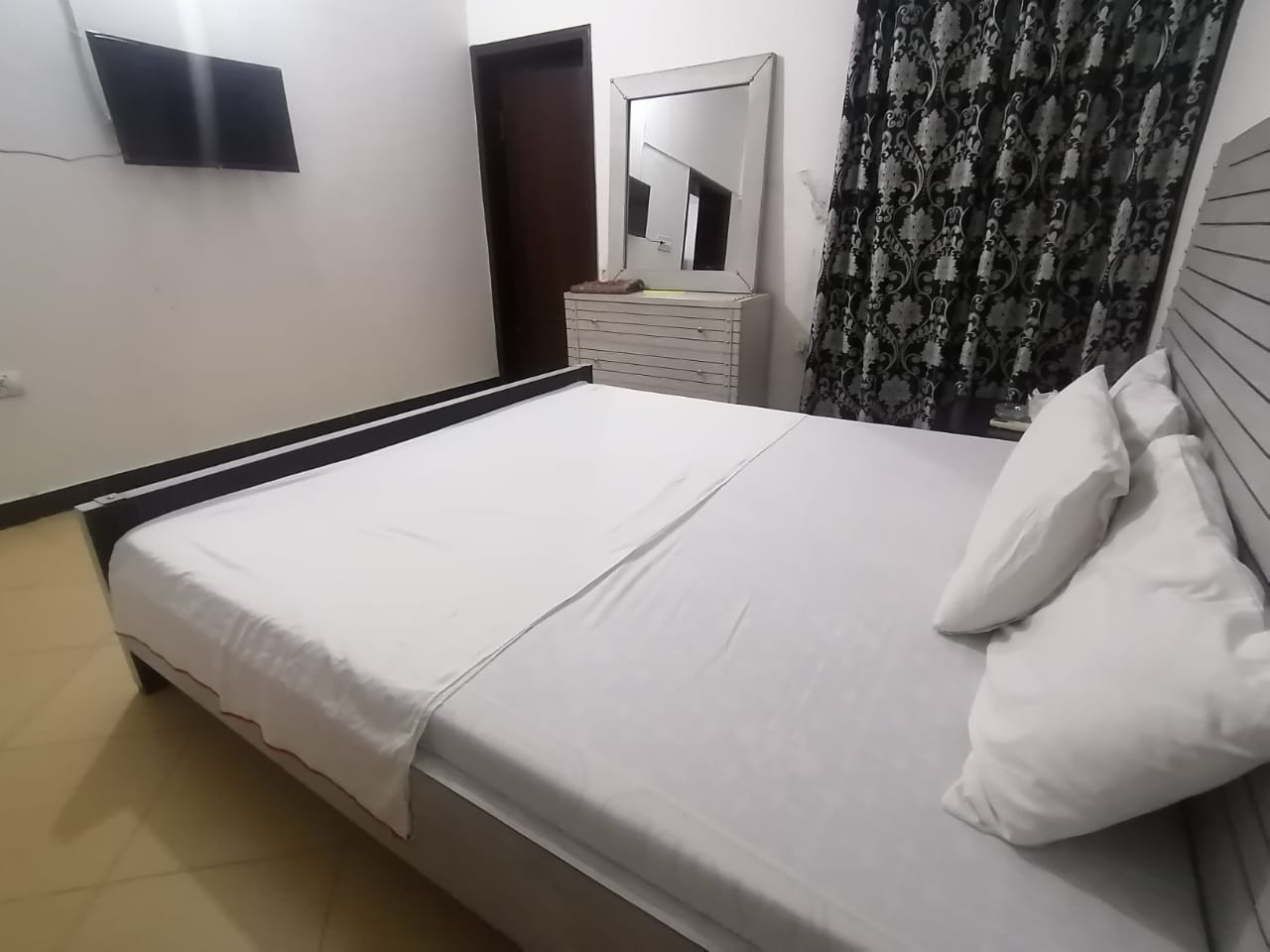 SkyBnB Lux Lounge F-6/1 Islamabad | Master Room | 1 Master Bed | 2 Guests