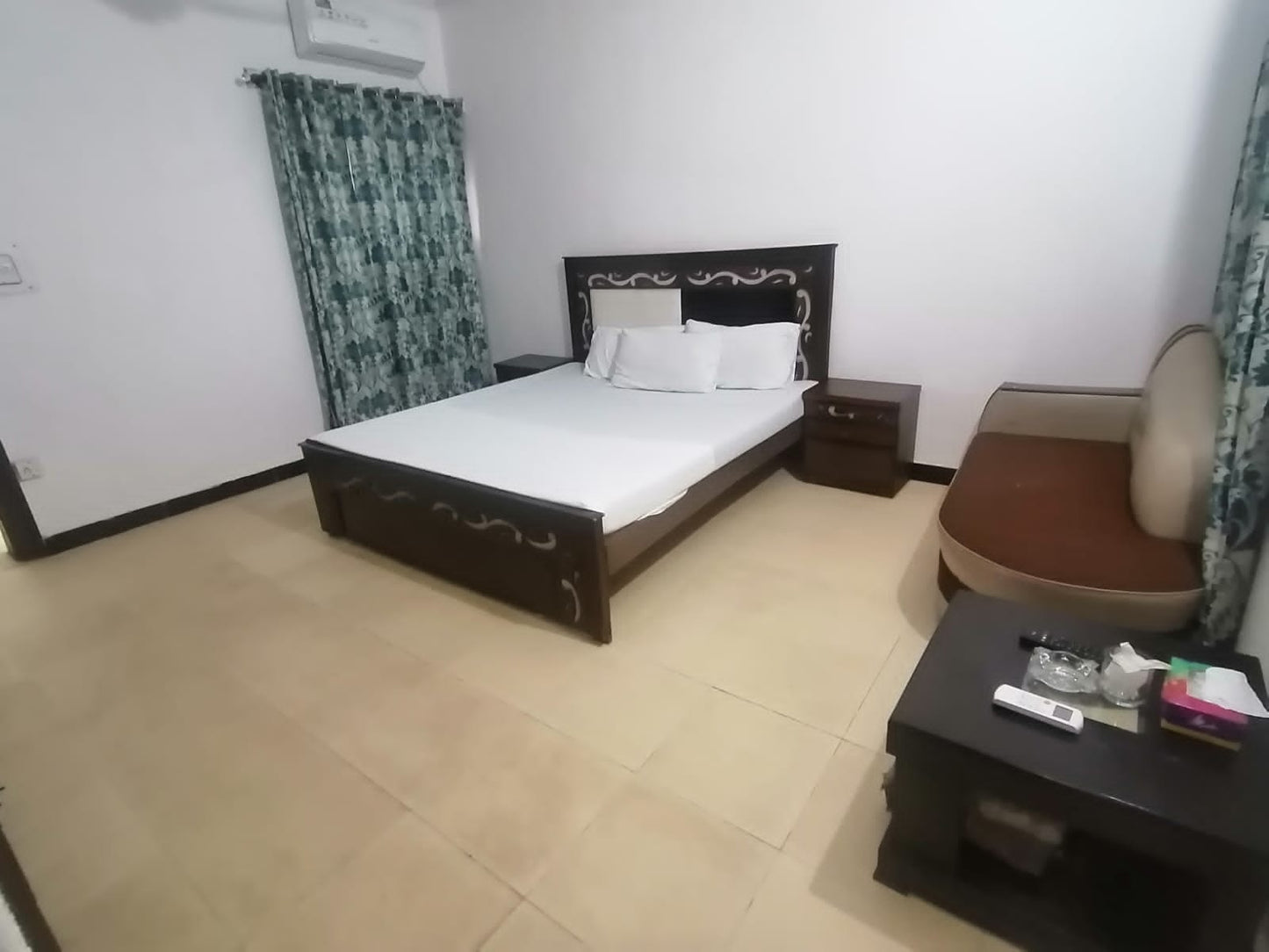 SkyBnB Lux Lounge F-6/1 Islamabad | Master Room | 1 Master Bed | 2 Guests