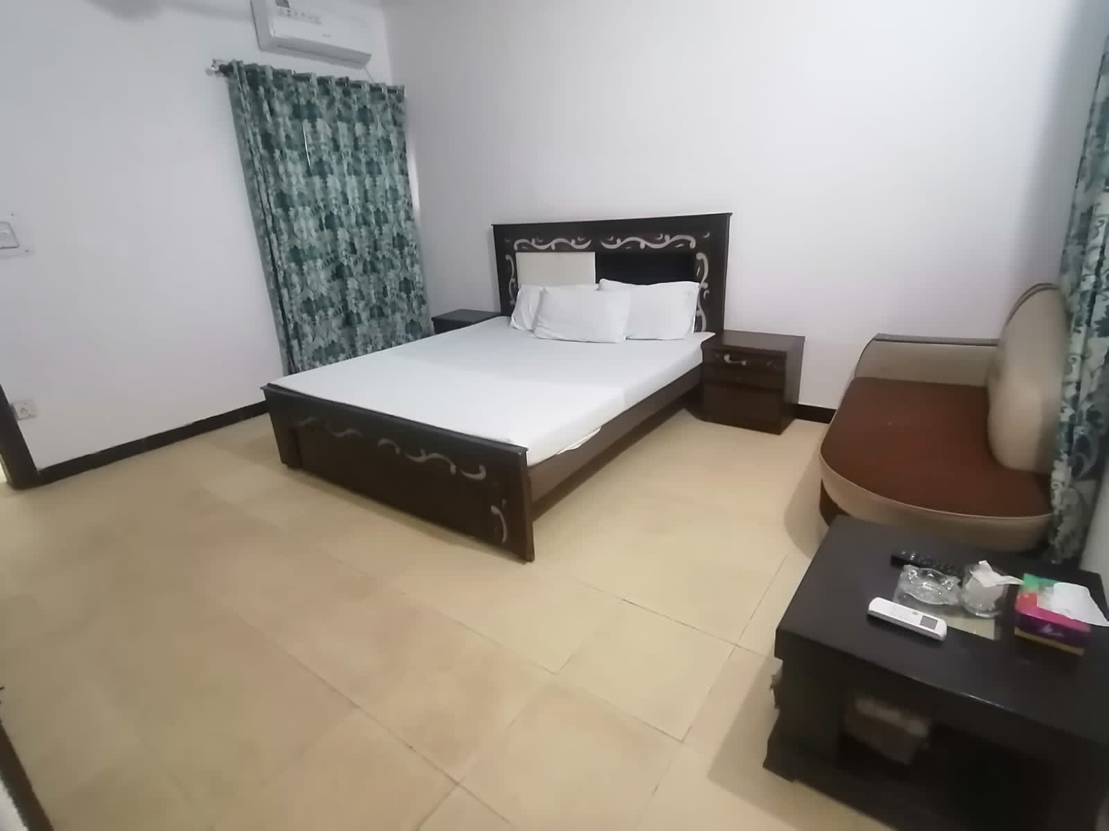 SkyBnB Lux Lounge F-6/1 Islamabad | Master Room | 1 Master Bed | 2 Guests