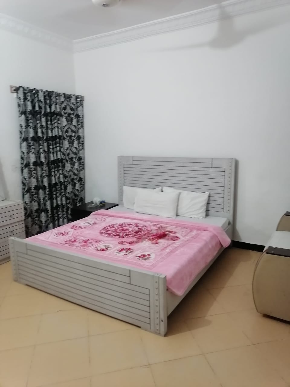 SkyBnB Lux Lounge F-6/1 Islamabad | Master Room | 1 Master Bed | 2 Guests