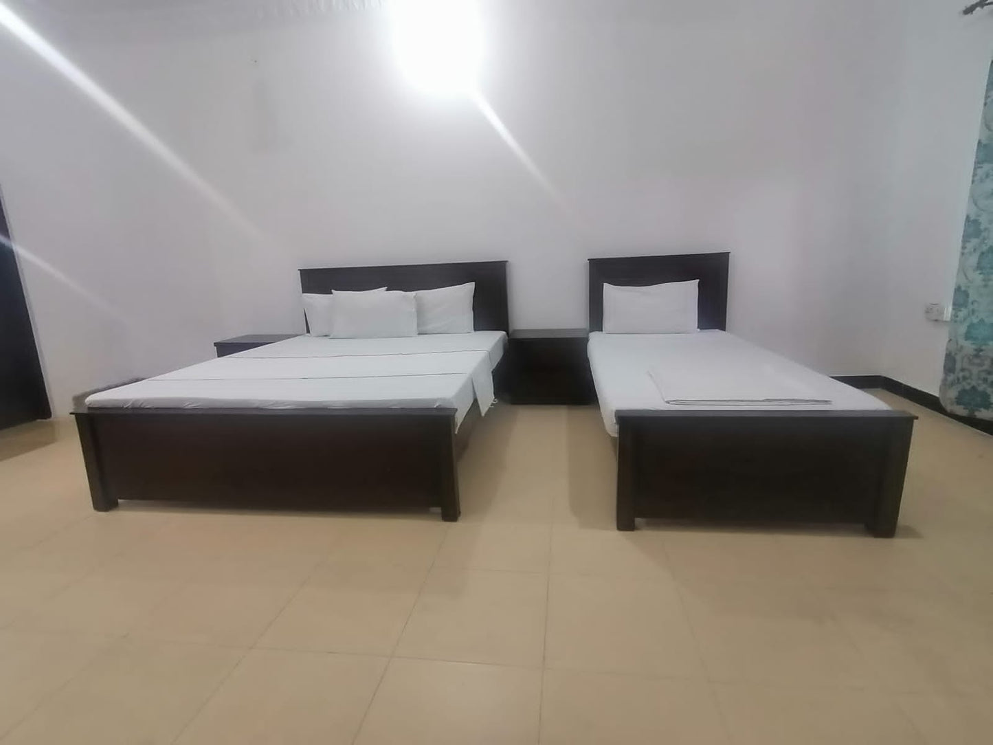 SkyBnB Lux Lounge F-6/1 Islamabad | Deluxe Room | 1 Master Bed + 1 Single Bed | 3 Guests