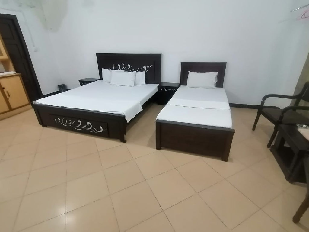 SkyBnB Lux Lounge F-6/1 Islamabad | Deluxe Room | 1 Master Bed + 1 Single Bed | 3 Guests