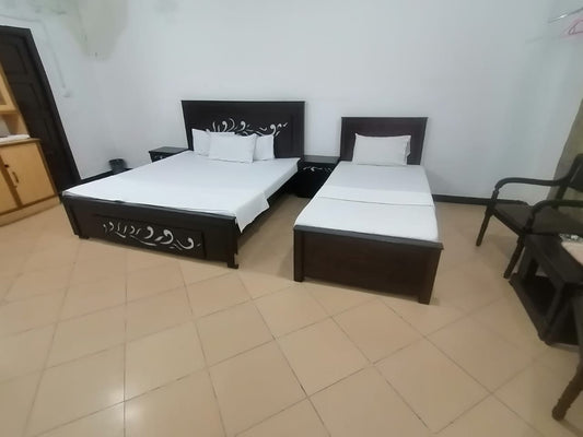 SkyBnB Lux Lounge F-6/1 Islamabad | Deluxe Room | 1 Master Bed + 1 Single Bed | 3 Guests