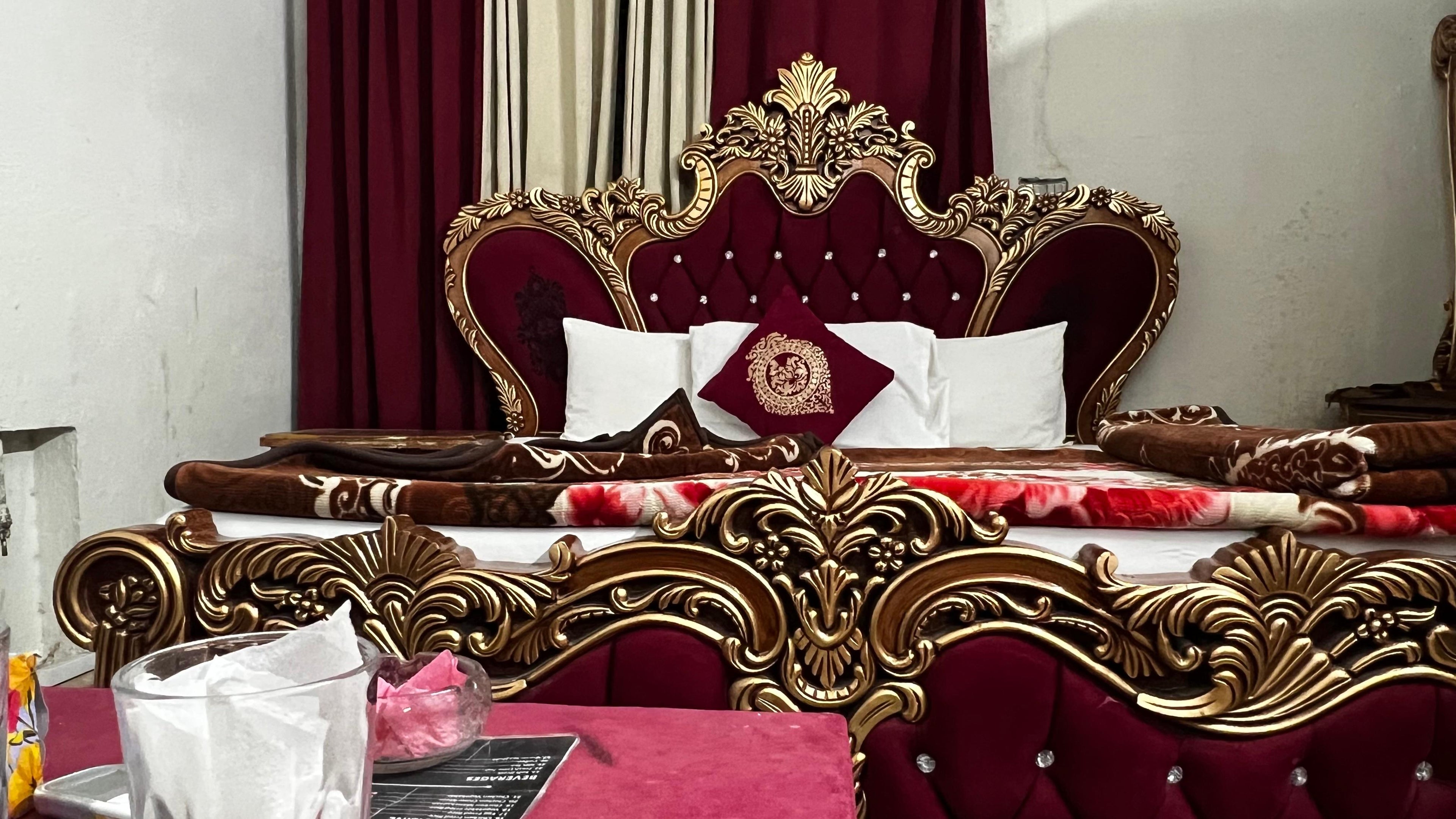 F-3 Family suit Room 6-8 Persons Space Rs. 13900