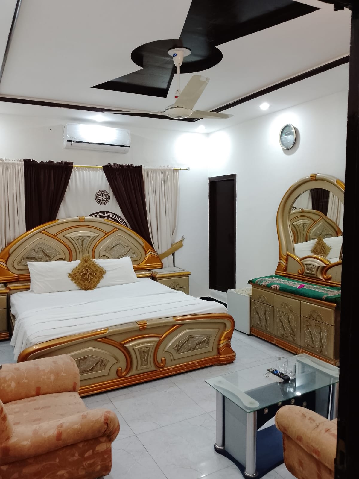 SkyBnB F-7 Islamabad | Master Room | 1 Master Bed | 2 Guests